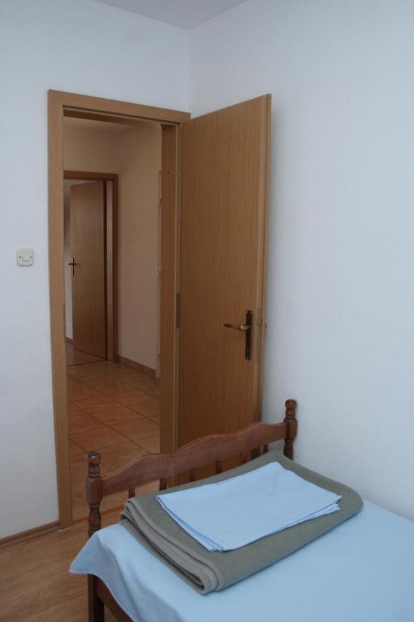 Apartment Zarace - Gdinj 4598A Экстерьер фото